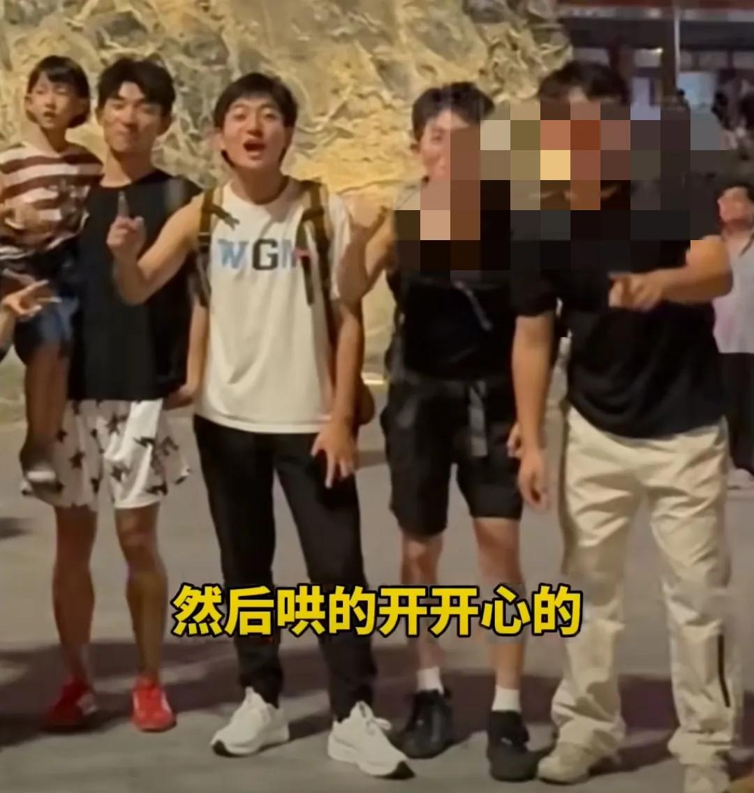 兩女子花3萬請24位陪爬登頂泰山