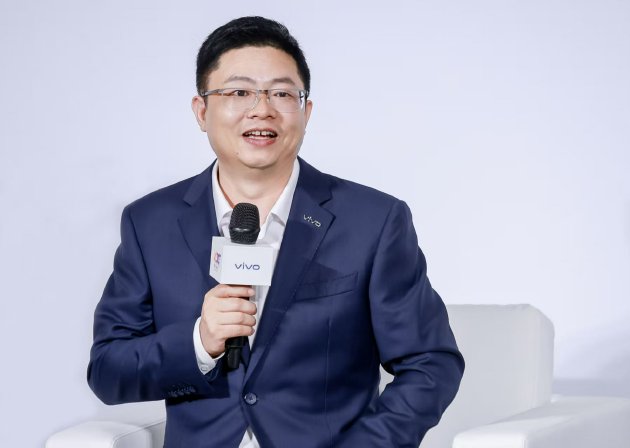 周圍：vivo副總裁、 OS產品副總裁、vivo AI全球研究院院長