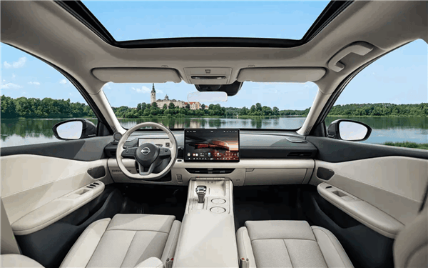 首搭華為座艙的燃油車!東風日產天籟·鴻蒙座艙內飾首發