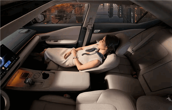 首搭華為座艙的燃油車!東風日產天籟·鴻蒙座艙內飾首發