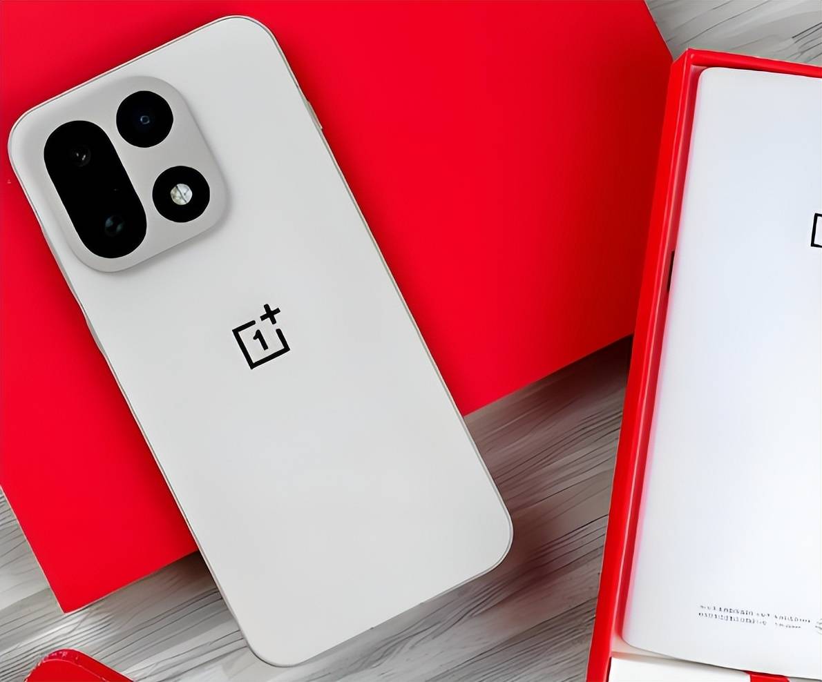 165Hz高刷+7300mAh+第五代驍龍8至尊版,跌至3599元,一加太猛了