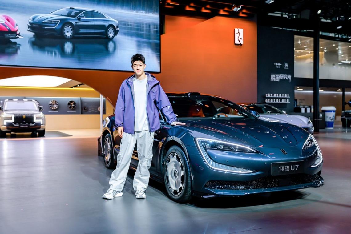 廣州車展仰望亮出三張王牌,中國豪華車的天花板又被頂高了